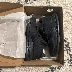 BRAND NEW Woman's Size 8 On Cloudnova running shoes